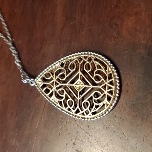 Openwork set earrings & necklace - Picture 2 of 9